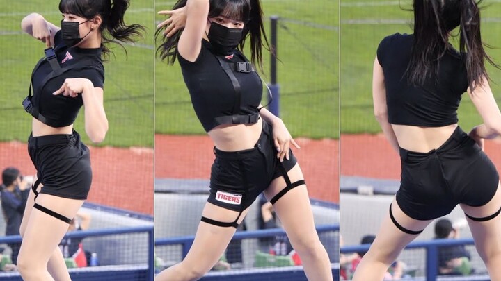 لي داهوي ترقص بحماس مع ذيلَي حصان أسودين.. ساقان ممتلئتان برباط أسود!