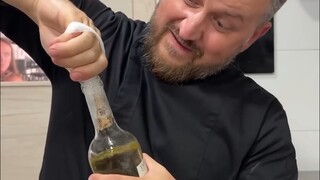 教你一招轻松取出酒瓶里的瓶塞，爱酒人士必学！