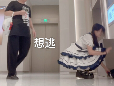 大家不要在电梯门口跳听见WO啊