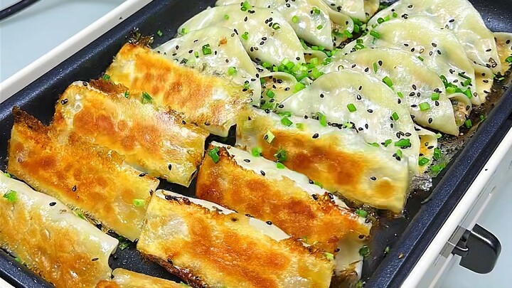 صنعنا في الفطور فطائر الكراب المقرمشة بالكراث للأشخاص الكسالى دون عجن العجين، طعمها طازج ورائع ومقرم