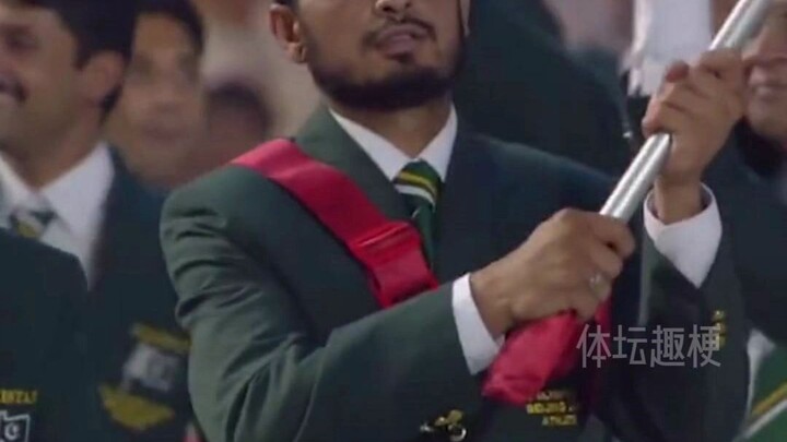 As Pakistan entered, they earned applause second only to China’s—Pakistan really knows how to delive