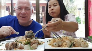 ก๋วยเตี๋ยวหมูลูกชิ้นเครื่องแน่น เส้นมาม่า Delicious Simple Soup Noodle At Home