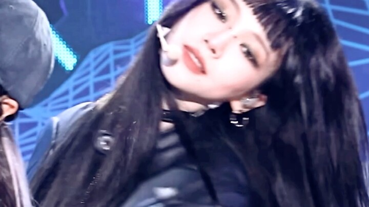 “Debut langsung sempurna, siapa yang mau ngurus proses pembentukanmu? Betul gak, Si Gendut Fang?”