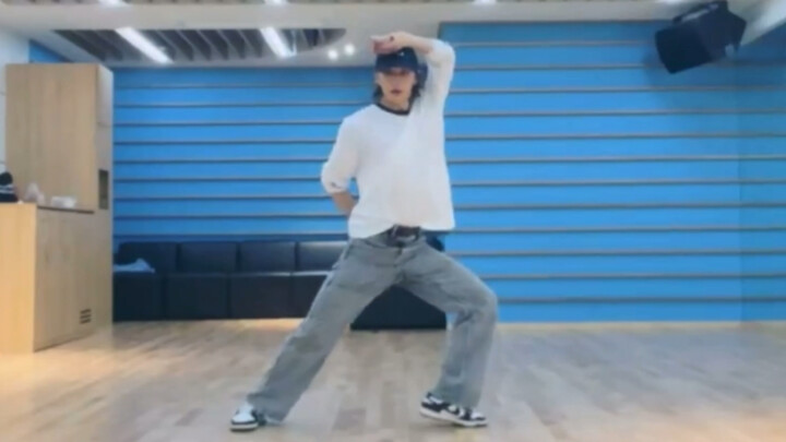 Hwang Hyunjin Red Lights Forced Practice Room