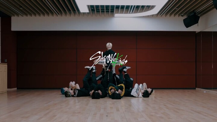 【Straykids Dance】เปลี่ยนเพลงทันทีที่มือของคุณสัมผัสพื้น