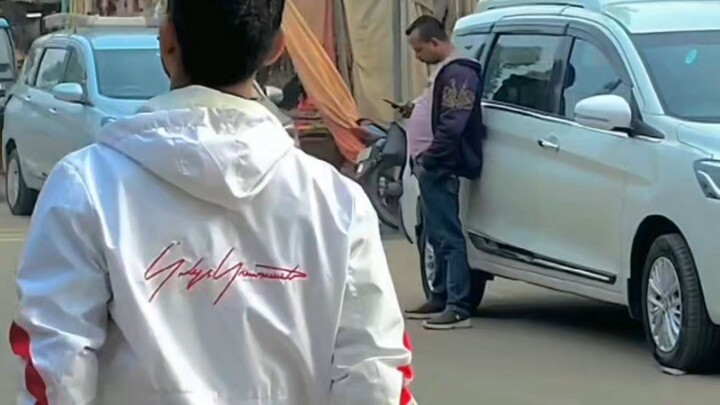 Jo jaisa hai uske sath vaisa hi bartaav karo ine khichdi Jaise logon ko khir mat padosa karo
