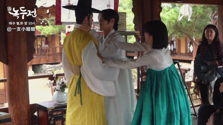 ※Spoiler Alert※ Chaotic Brotherly Love: Behind-the-Scenes Footage of the Kiss Scene Between “Green B