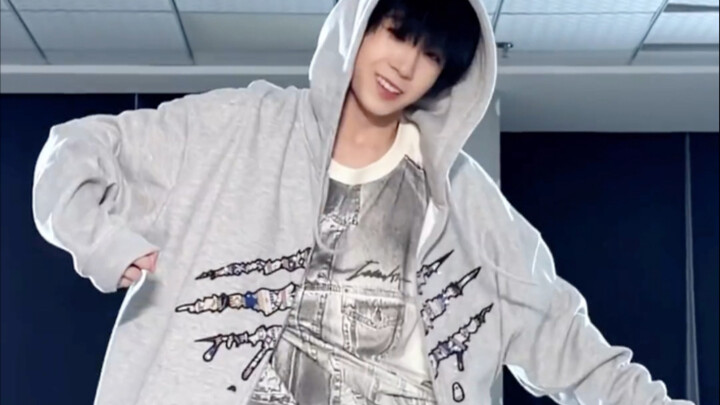 Yang Bowen's INVITATION dance cover