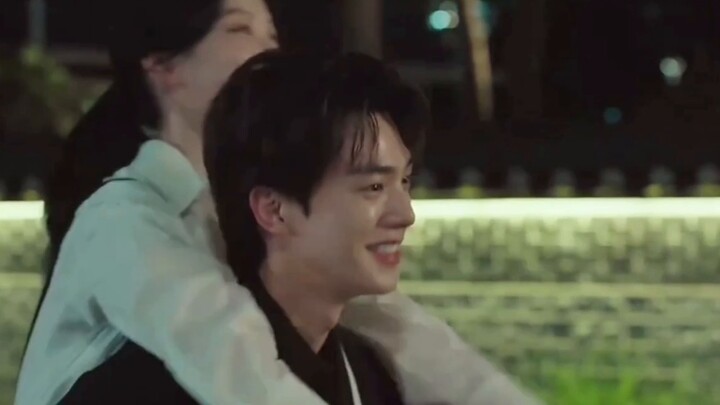 Zheng Shuyi VS Du Daoxi มีฉากขี้เมาเหมือนกัน บางคนเปลี่ยนฉากขี้เมาแสนหวานเป็นเรื่องตลก ... ปรากฎว่าไ