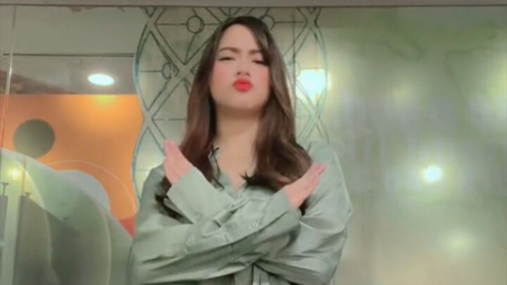 Ganda talaga ni idol !!