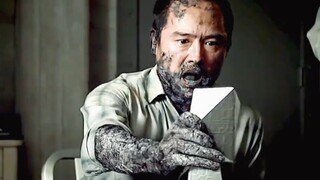 男人只是摸了一下方碑，不料竟瞬间开始石化