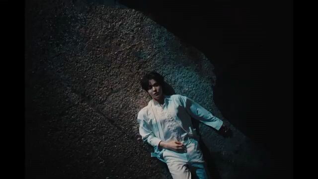ATEEZ "Ash" M/V