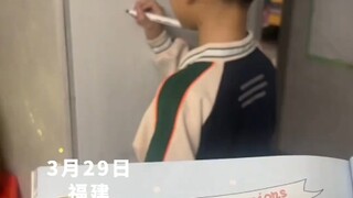 学渣妈妈给学霸儿子，听写英语单词，儿子：你好可怕啊