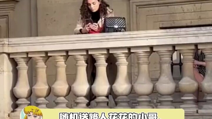 هذه الأخت رشيقة وجميلة جدًا، حقًا تشعر وكأنها من فيلم!