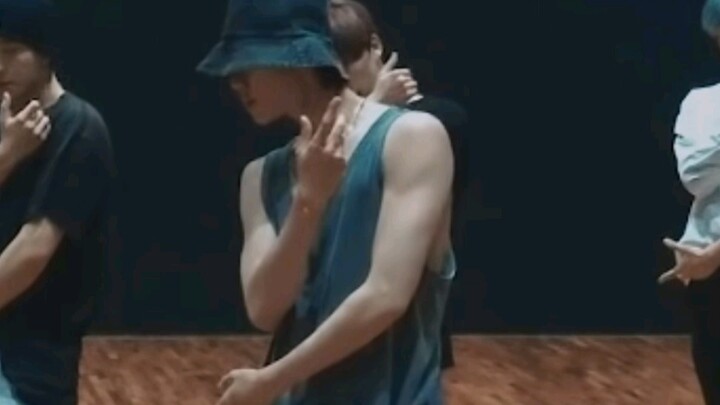 Xu Minghao's dance shows the combination of "hardness and softness" to the extreme!