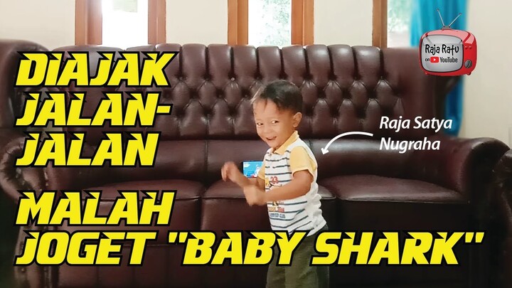 Lucu Banget Bikin Gemes! Diajak Jalan-Jalan Malah Joget Baby Shark