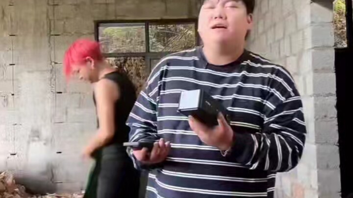 Bigbang Vân Nam vừa làm nông vừa livestream hát đoạn nhạc “Mắt Mũi Miệng” – bản nghe trọn vẹn