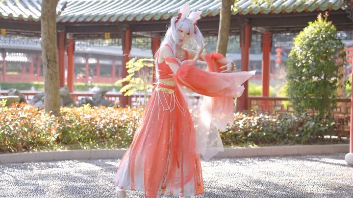 The Year of the Rabbit is here! The world is full of red flowers ❀ The little rabbit secretly wears 