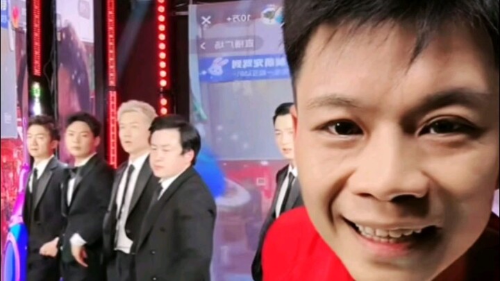 Cười chết mất thôi! Góc nhìn thứ ba về cảnh Cao Khởi Cường livestream nhảy đã bị rò rỉ.