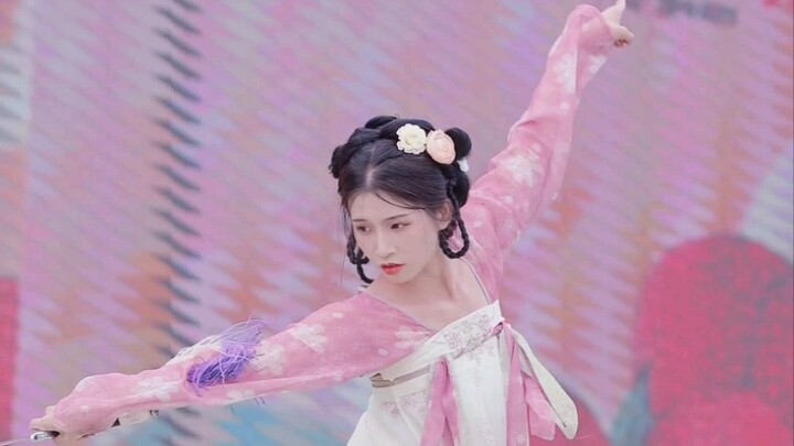 ยิ่งพวกเขาใส่ชุดสีชมพูมากเท่าไหร่ พวกเขาก็ยิ่งตีหนักมากขึ้นเท่านั้น