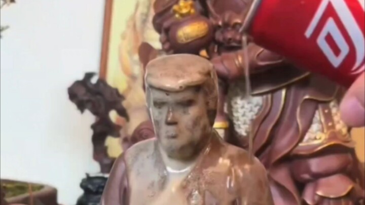 Boneka teh Trump buatan vlogger Tiongkok jadi sensasi di TikTok, warga asing bilang ini adalah dewa 