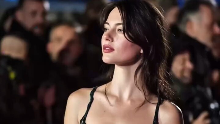 حفل العرض الأول للنسخة الحية من "العمالقة المهاجمون" شاهد أي الشخصيات تستطيع التعرف عليها #العمالقة_