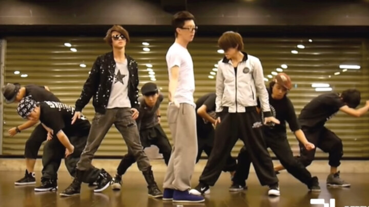 考古向 月球漫步-JPM舞蹈版 再次感叹 哥哥们的舞放到今时今日依然是超耐打的程度 啊中间部分依旧很妙欸hhhh