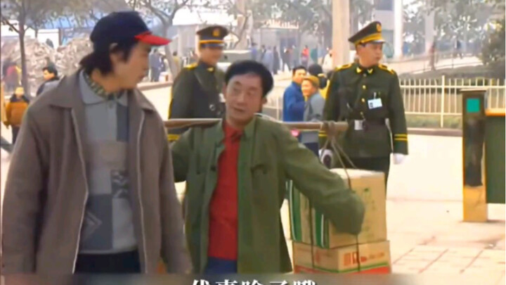 Old Man Mei Helps Foreigners Carry Luggage #MountainCityPorters