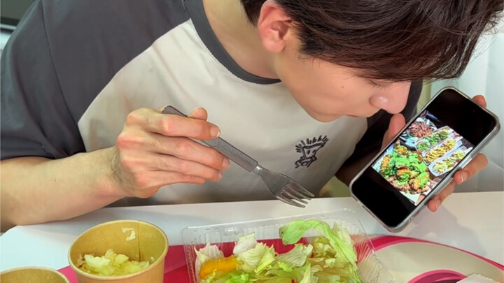 [Chen Xingxu] I’ve never seen anyone eat like this before—hahaha, it’s both heartbreaking and hilari
