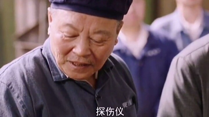 残疾焊工被老师傅看不起，没想到他是焊武帝，竟然焊出了龙鳞纹