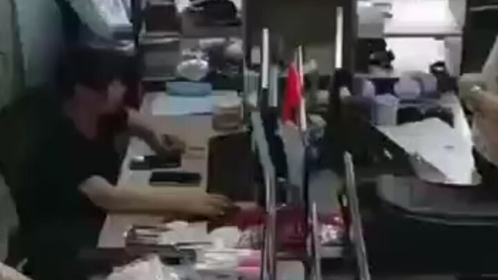快递员：真tm晦气