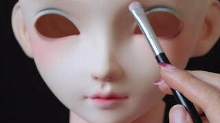 The oversized BJD style life-size doll is sure not to click in and have a look!