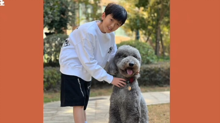 เป็นเด็กน่ารักที่ออกแบบลายเซ็นส่วนตัวเองได้ แต่งตัวเท่มาก ไม่ยิ้มก็ดูคูล พอยิ้มขึ้นมาก็กลายเป็นลูกอม