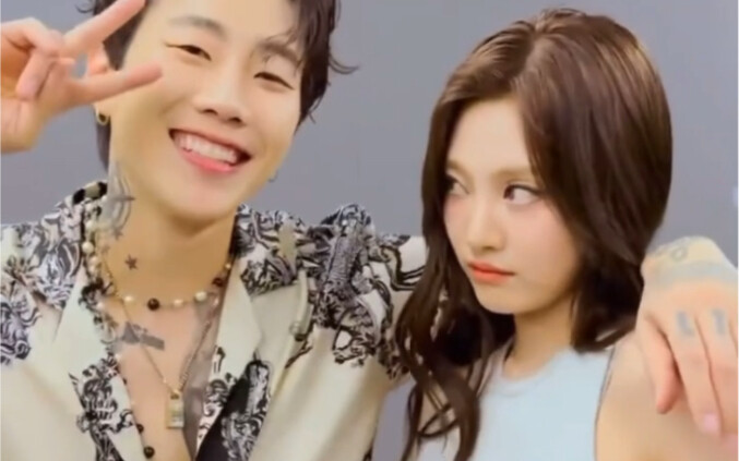 ปาร์คแจบอมขโมยชีวิตฉันไป ah ah ah ah ฉันก็อยากกอดหนิงหนิงเหมือนกัน