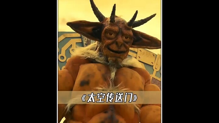 الوجه الحقيقي للفاتنة الفضائية