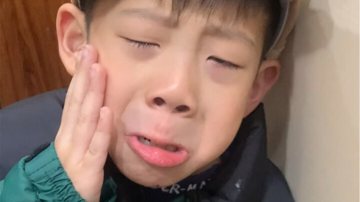 Tadi malam sakit gigi jadi pergi ke dokter gigi. Salut buat dokter yang sabar dan calon bunda yang b