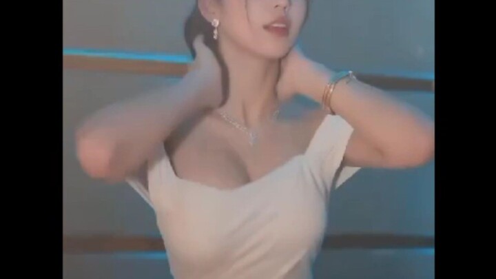 semangka nya bisa loncat loncat gitu yaa, kayak kalau di pantulin