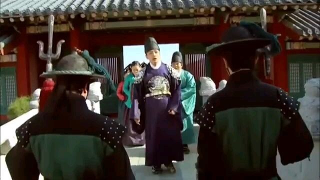 moon embracing the ☀️