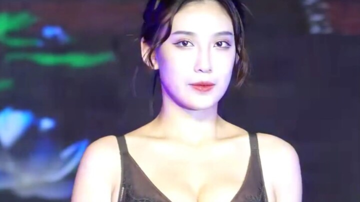 模特走秀-2022成都莲花波霸内衣秀