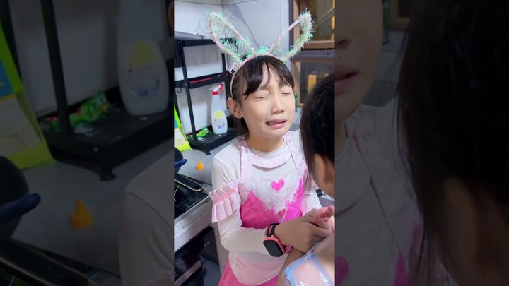 小舞为了保护唐老六受重伤了！#斗罗大陆 #唐舞桐与唐老六 #小舞 #唐舞桐 #唐三 #唐老六
