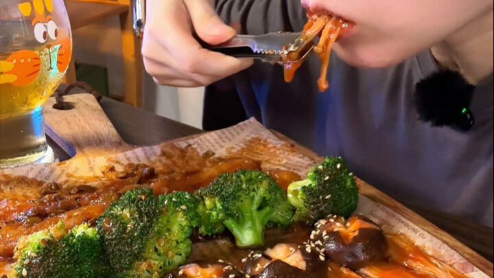 ✨تجربة طعام فردية غامرة 🍄 طبق مشكّل من الفطر + معكرونة لزجة ولذيذة!!