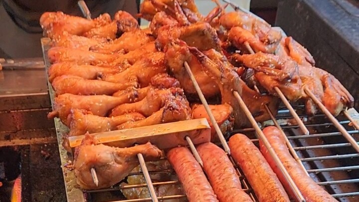 16-RMB Formula-Driven Night Market Snacks Make My Stomach Feel Like It’s Spinning