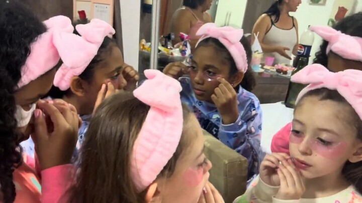 Skincare vs Guerra de travesseiro