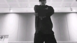 TAEYANG Yea, must be 哥哥练舞啦，跳舞啦