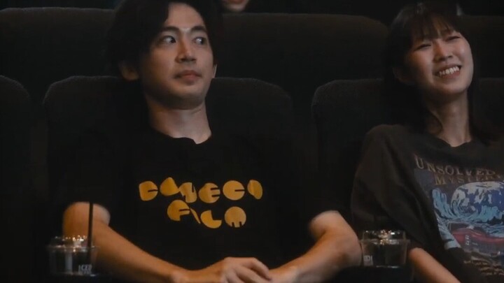 عندما كنت تشاهد فيلمًا وشربت عن طريق الخطأ مشروب الفتاة الجالسة بجانبك