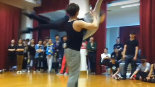 إحدى الاستخدامات الرائعة لذراعيّ «فريق تن جيان تسي الأثري»: الرفيق الذي يدور ويلوح