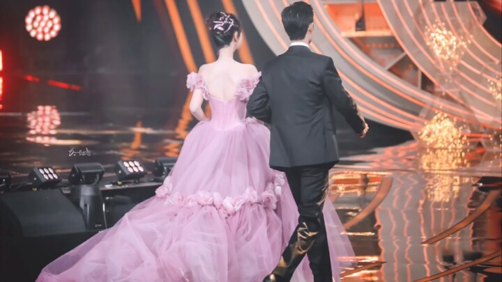 【เซียวจ้าน-หยางจื่อ】ฝ่าฝูงชนมากมาย เพียงเพื่อจะได้กอดเธอ