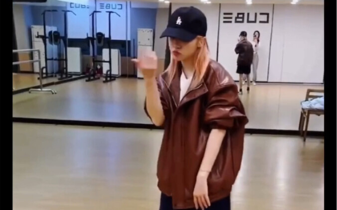 ซ่งอวี่ฉีช่างเป็นเด็กสาวที่น่าค้นหาจริงๆ รักสาวเท่แบบนี้สุดๆเลย