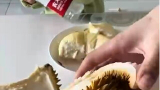 ทุเรียนลูกนี้มาตอบแทนบุญคุณแน่ๆ เลย