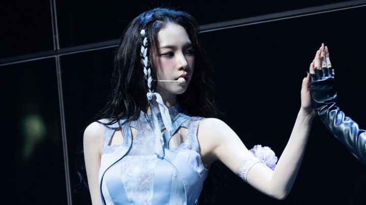 Yoona of aespa’s solo stage at the Seoul D2 concert!